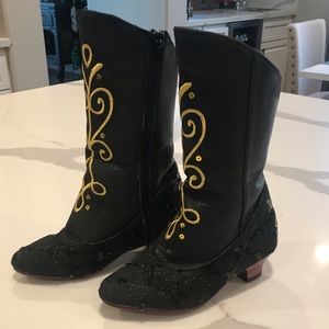 Little girl Disney princess Anna Coronation boots